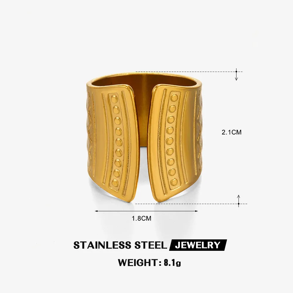 Fashionable gold exaggerated ring